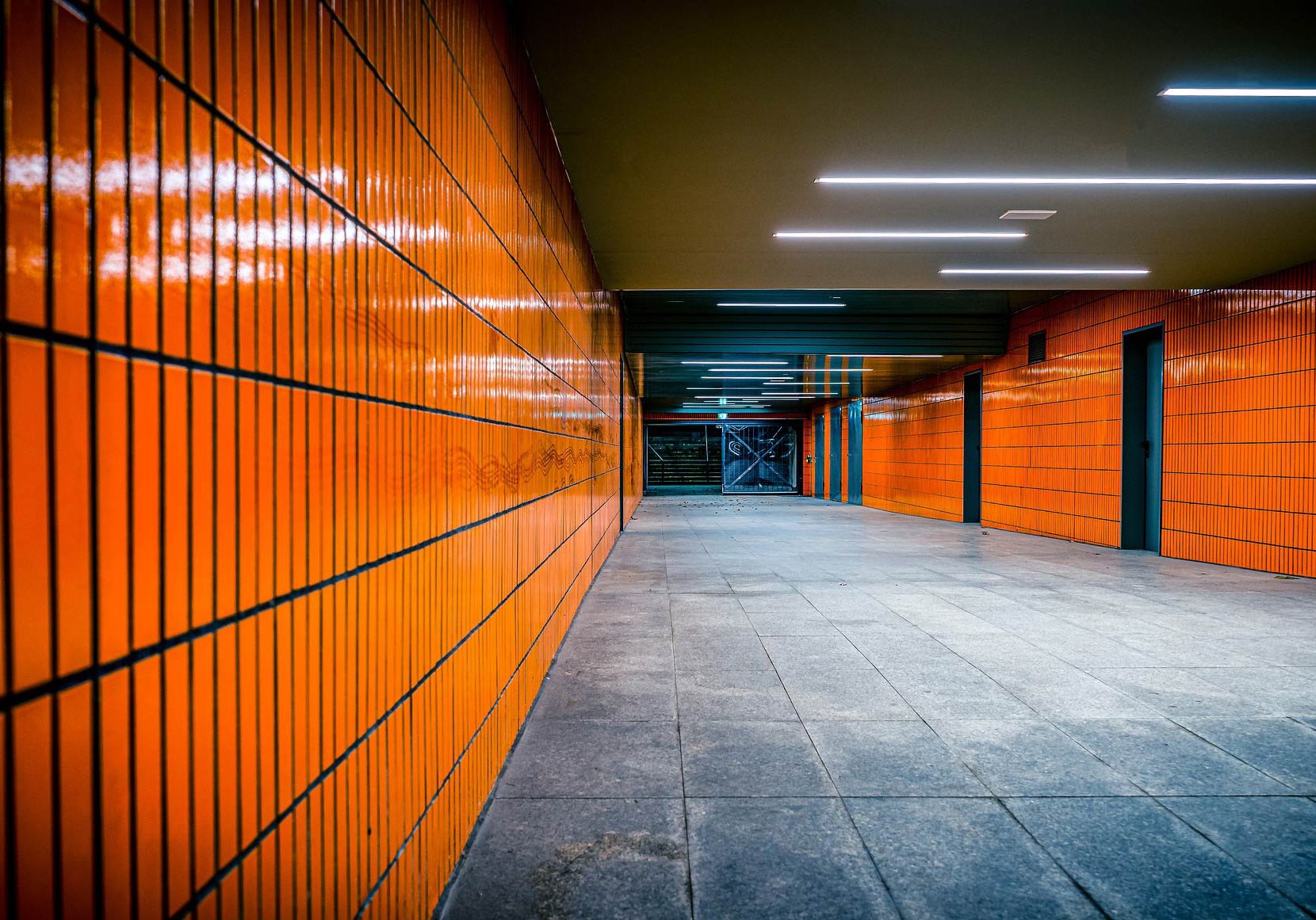 tunnel-g4ec587235_1920_web